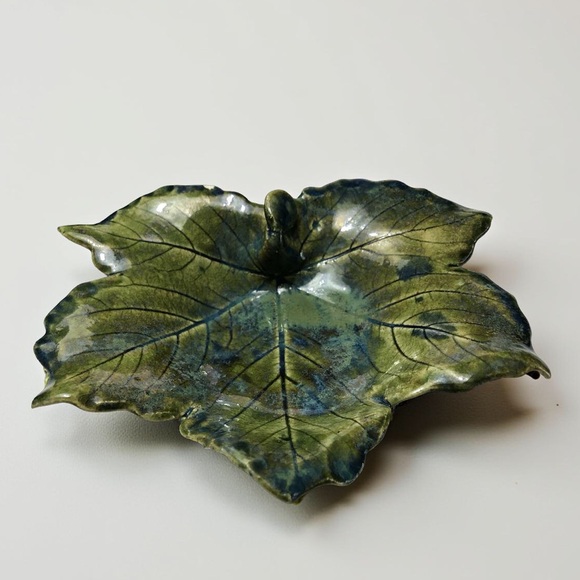 Artisan Leaf Shaped Ceramic Glazed Serving Dish Handcrafted in Ireland Signed - Picture 12 of 12